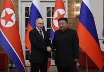 Владимир Путин в ходе посещения КНДР подарил лидеру страну Ким Чен Ыну потрет его деда Ким Ир Сена