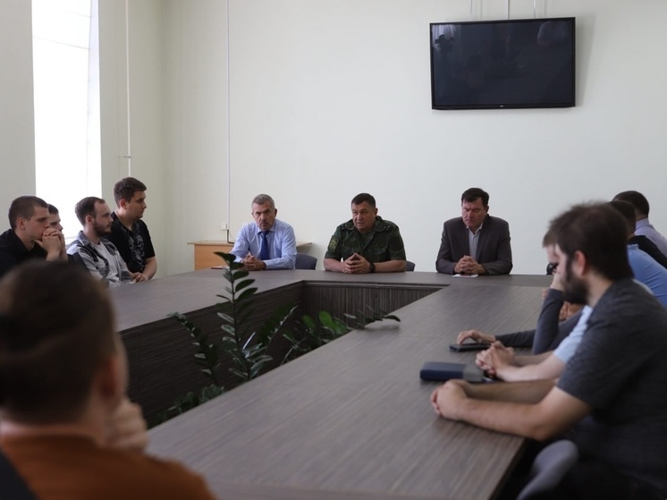 Стало известно о том, что военный комиссар Центрального и Сеймского округов Курска Игорь Ясько на этой неделе провёл встречу со студентами Курского государственного университета