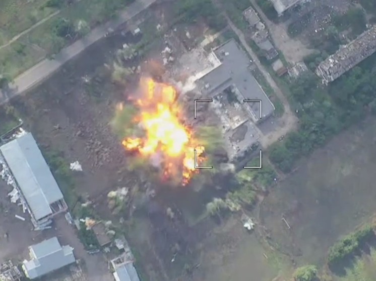 A new video of the use of the FAB-3000 bomb in the Kharkov region has appeared on the Internet