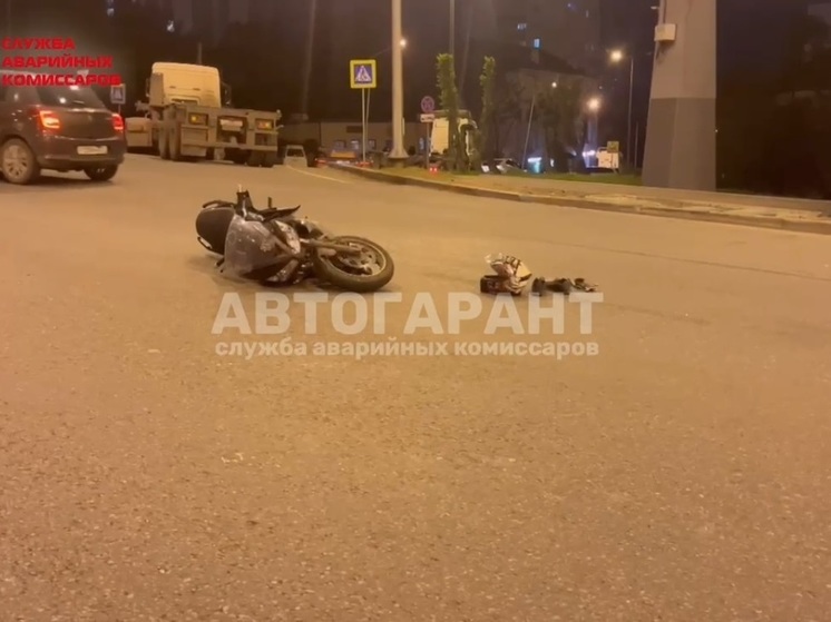 Двух мотоциклистов госпитализировали во Владивостоке после ДТП