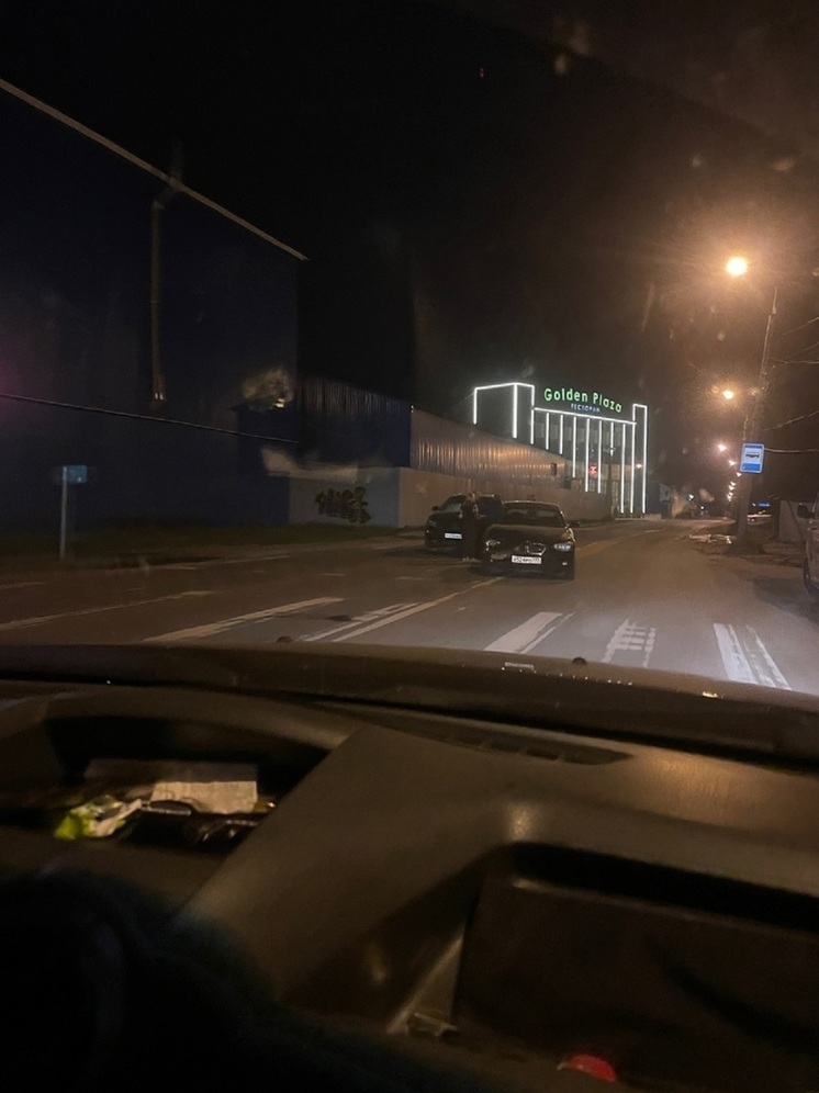 Ночью в Твери столкнулись две иномарки