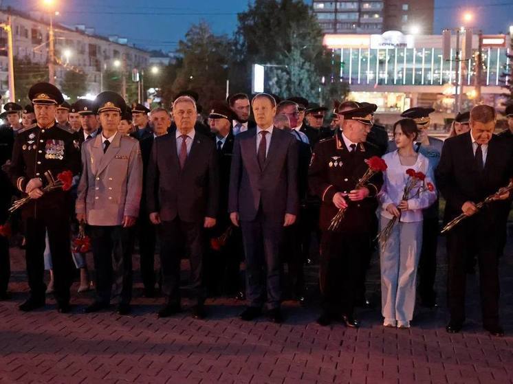 Глава Алтайского края поучаствовал в акции «Свеча памяти»