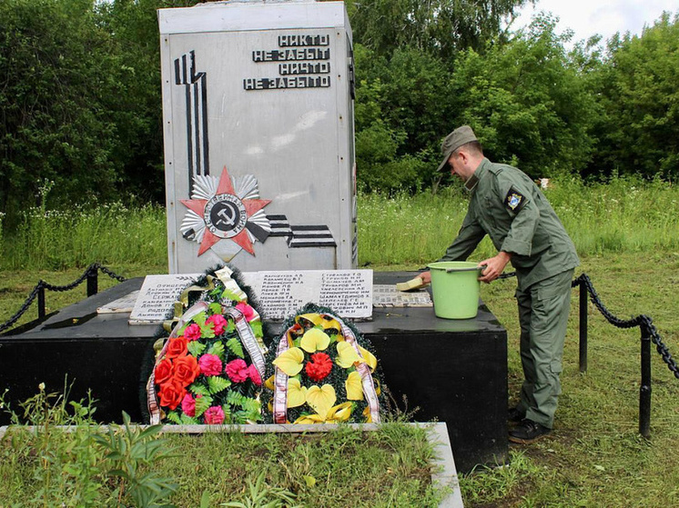 Курский Центр «Патриот» облагородил мемориалы и памятники накануне Дня скорби