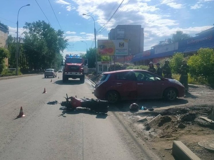 «Ниссан» подрезал мотоциклиста на проспекте Фрунзе в Томске