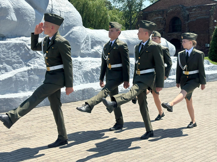 Пензенцы приступили к несению почетного караула в Брестской крепости