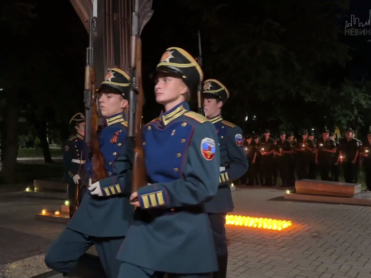 Более 20 тысяч жителей Невинномысска прошли от братских могил до обелиска Вечной славы