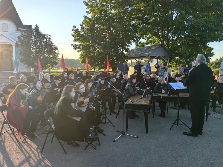 На поле Памяти под Вязьмой прозвучал уникальный рассветный концерт