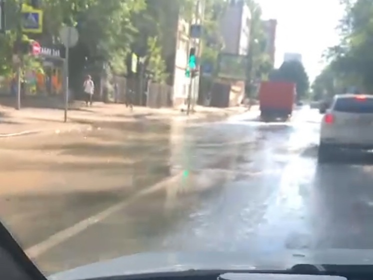 В Ростове улица Варфоломеева ушла под воду
