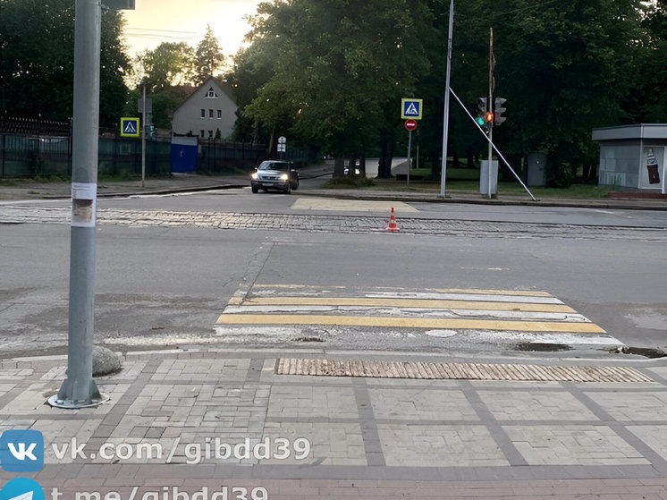 Автомобилист сбил женщину на улице Тельмана в Калининграде