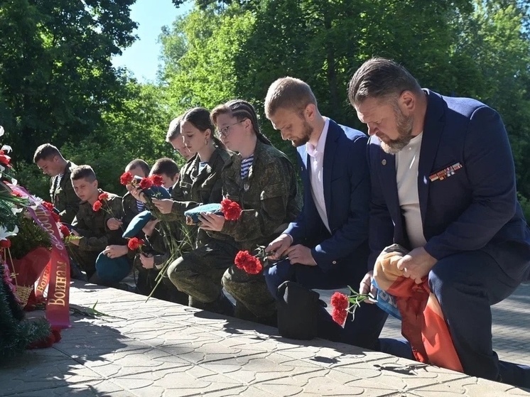 Торжественно-траурная церемония прошла в Великих Луках в День памяти и скорби