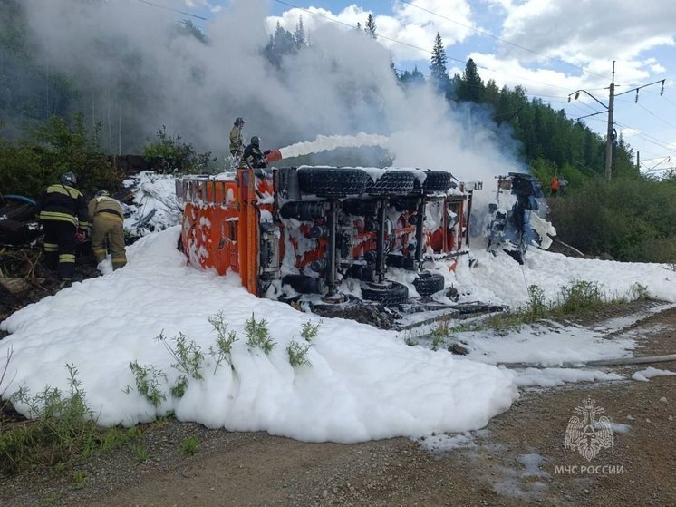 Под Красноярском погиб человек после возгорания бензовоза