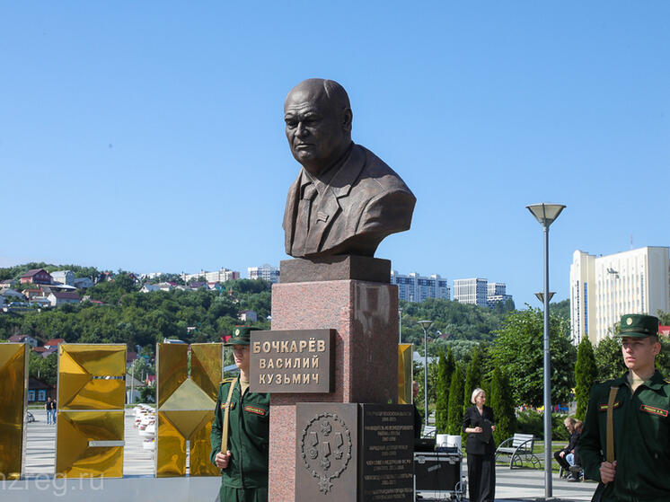 Пензенцы почтили память экс-губернатора Василия Бочкарева