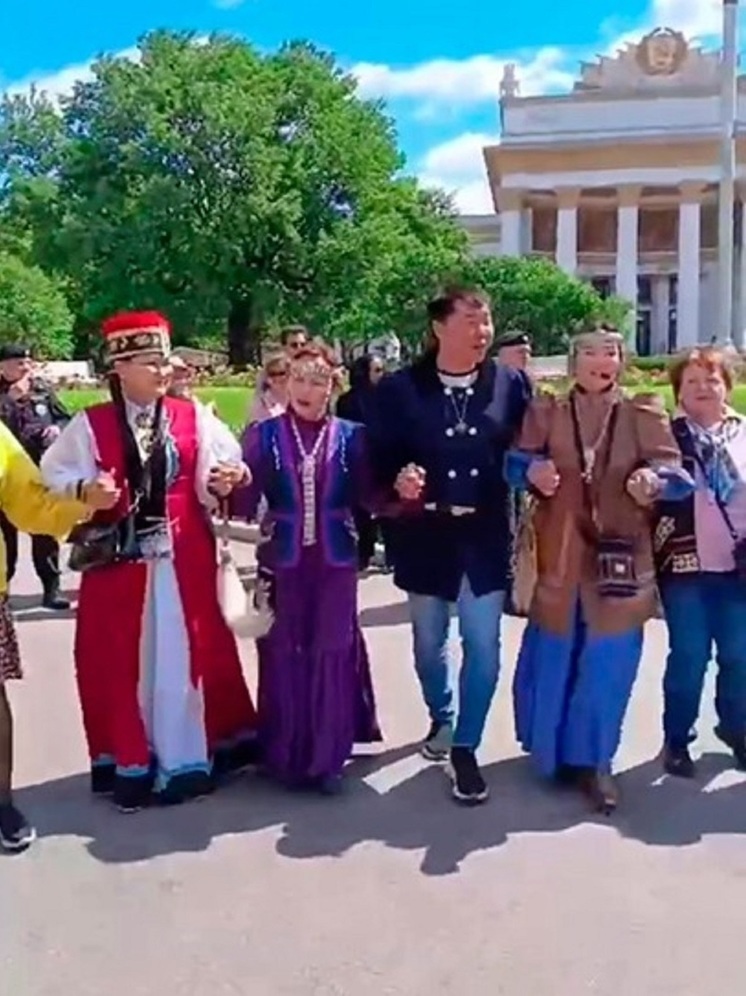 Делегация стенда Калмыкии на ВДНХ приняла участие в празднике «Ысыах»