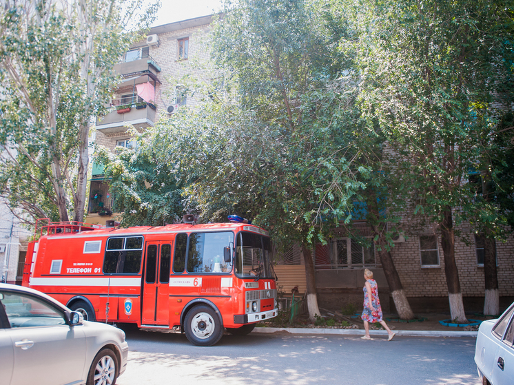 В Астрахани при пожаре в квартире погибла женщина