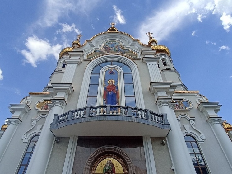 Денис Пушилин поздравил дончан с Днем Святой Троицы