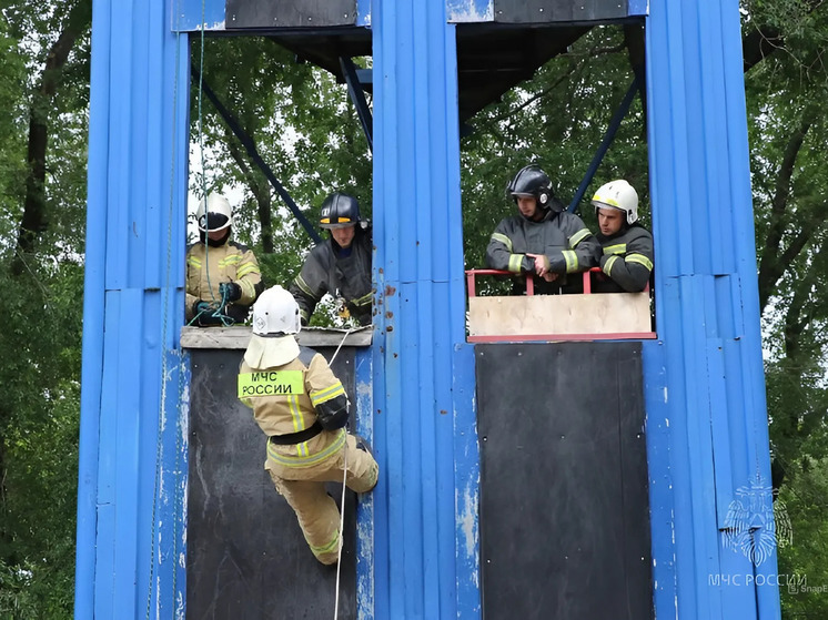 Пожарные Хакасии обменялись опытом на учебных сборах