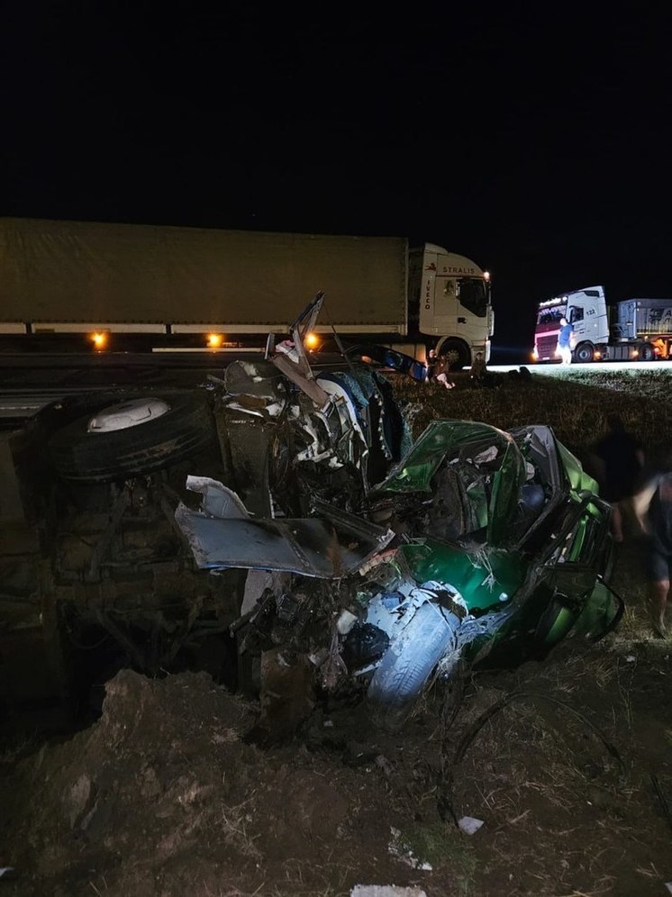 На трассе под Воронежем в автокатастрофе с рейсовым автобусом погиб водитель
