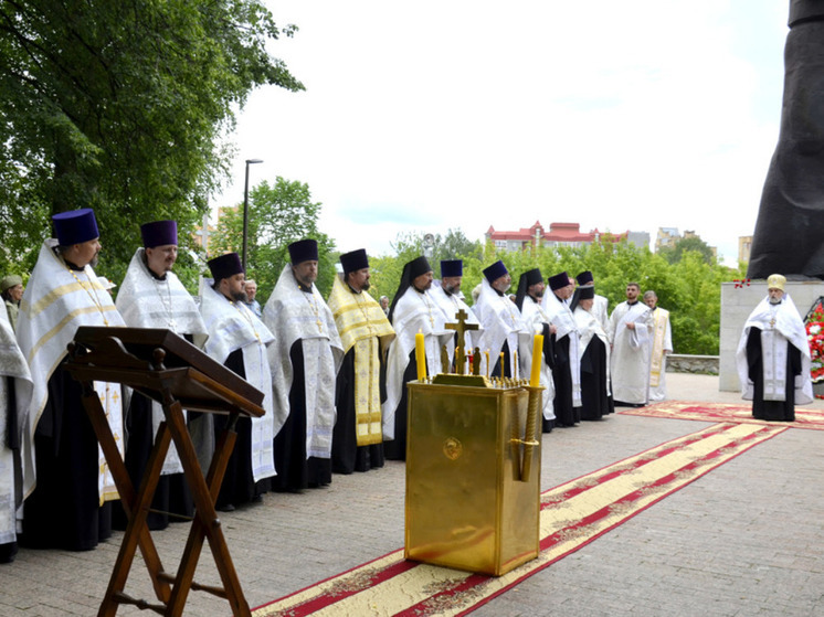 В День памяти и скорби в Перми у мемориала Скорбящей прошла панихида