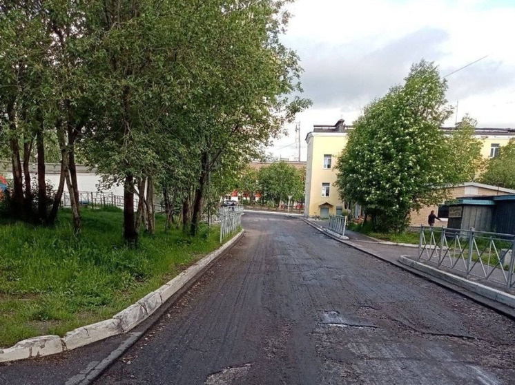 В Мурмашах ремонтируют дороги сразу на трех объектах