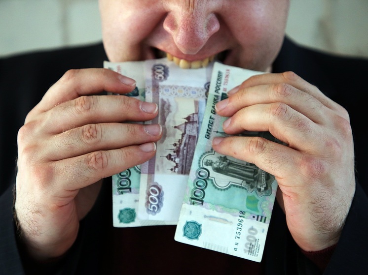 В Тверской области мужчина украл деньги у отчима
