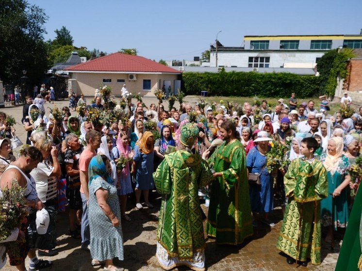 День Святой Троицы отметили в православных храмах Запорожской области