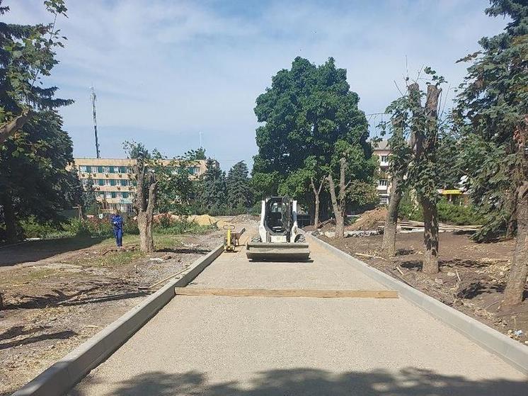 Амурская область ремонтирует центральную площадь в Амвросиевке