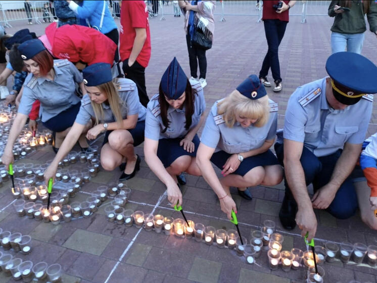 Сотрудники и ветераны УФСИН России по Смоленской области приняли участие в мероприятиях ко Дню памяти и скорби