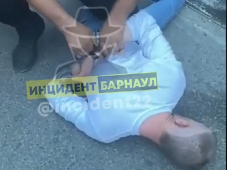 Нетрезвый водитель Лексуса устроил ДТП на парковке у новостроек в Барнауле