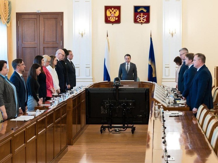 Совещание в правительстве Мурманской области началось с минуты молчания