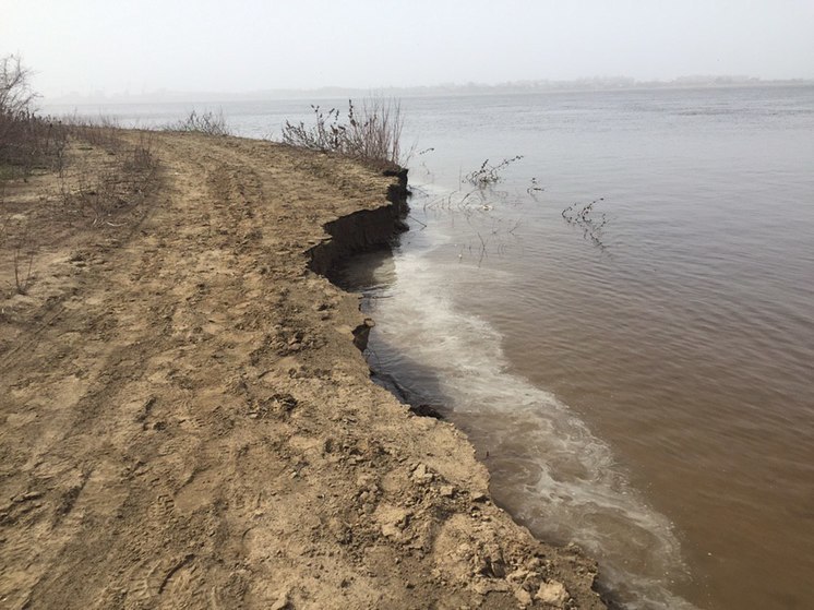 В Астрахани на воде гибнут люди