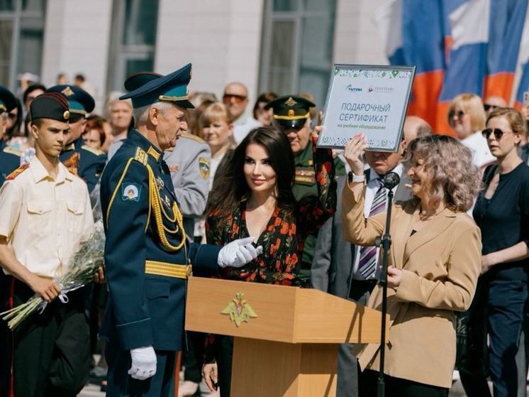 Депутат ЗСК Галина Головченко передала омским кадетам необходимое оборудование