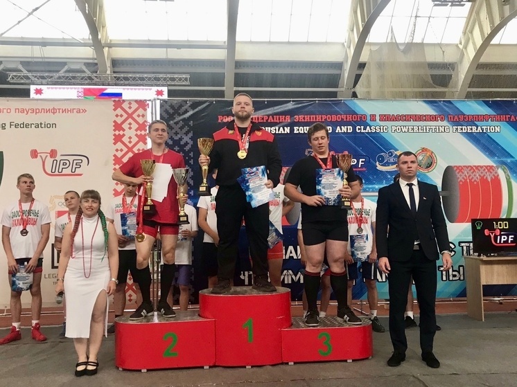 Житель Няндомы взял награды чемпионата по пауэрлифтингу в Беларуси