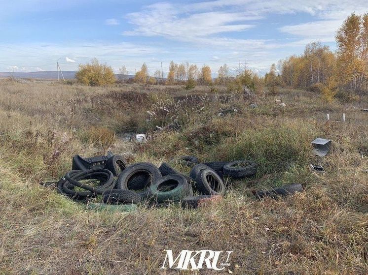 Водитель завалил покрышками русло реки Кайдаловка в Чите
