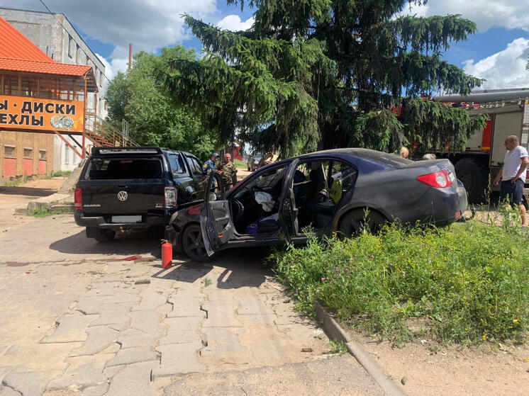 В Вязьме «Шевроле Эпика» проверил на прочность «Фольксваген Амарок»