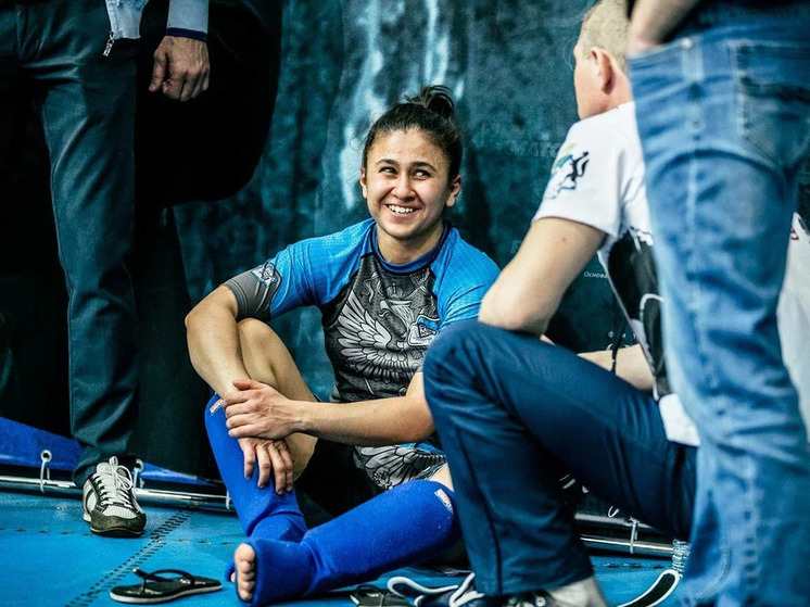 Новосибирская боксерша Земфира Алиева покинула шоу «Титаны»