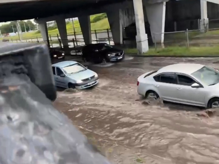 В Курске из-за ливня ушли под воду несколько улиц