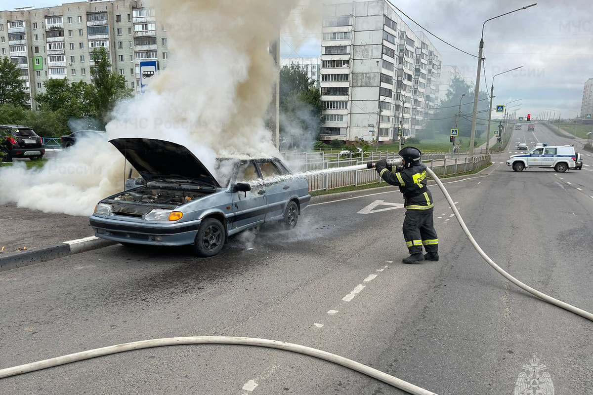 В Орле автомобиль загорелся прямо на ходу - МК Орел