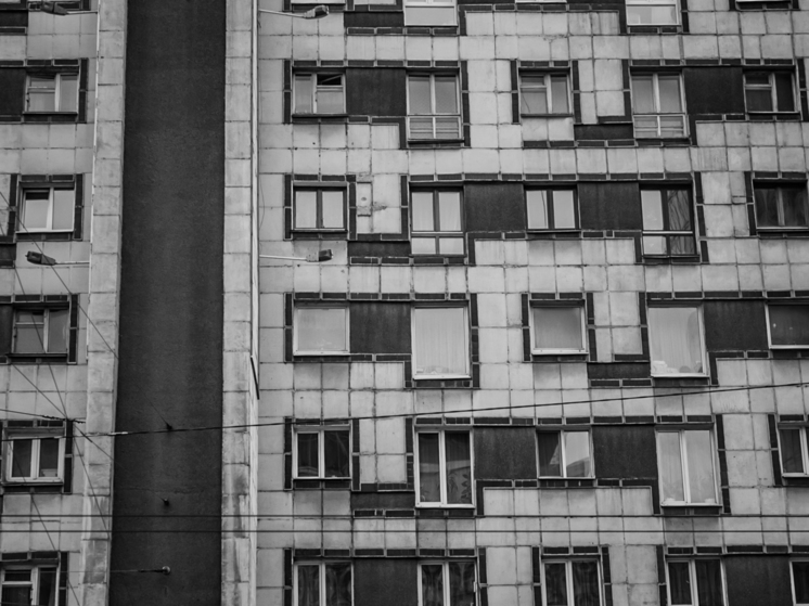 В Астраханской области судебные приставы забрали дом у многомиллионного должника