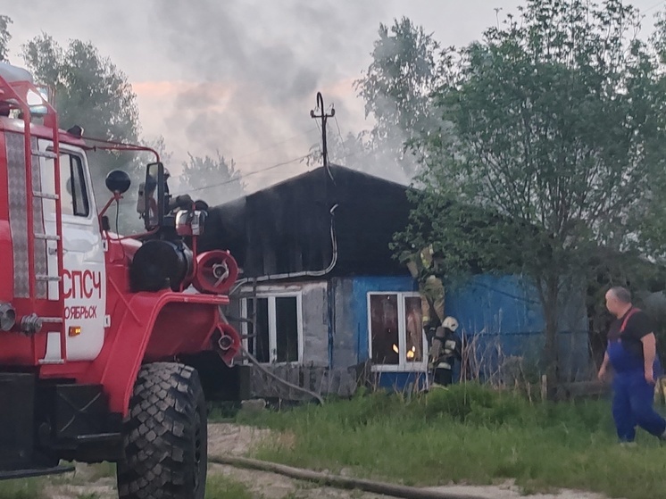 Очередной расселенный дом полыхал в Ноябрьске