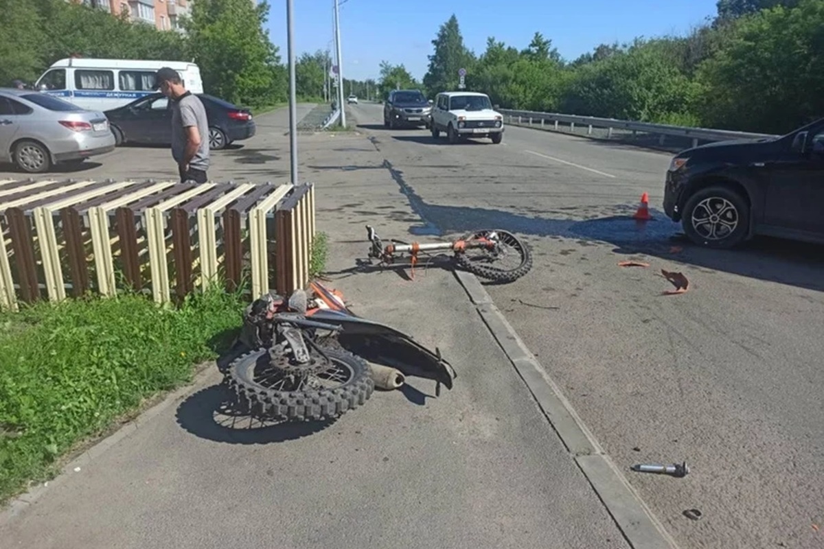 В Кургане питбайк разорвало пополам при столкновении с иномаркой - МК  Екатеринбург