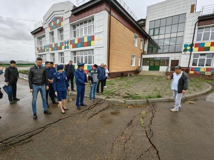 В Бурятии еще около одной сельской школы просел грунт