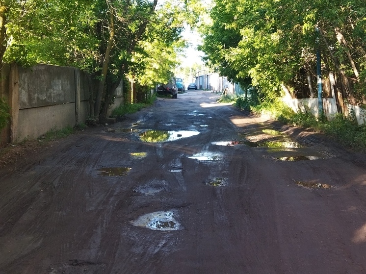 Прокуроры в Саратове добились ремонта дороги