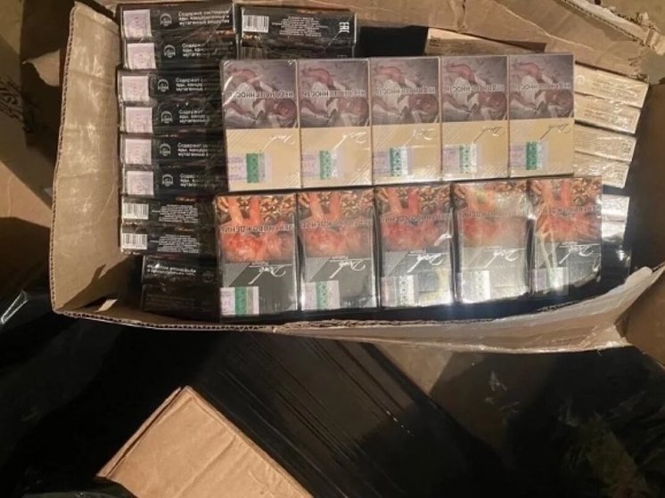 Полицейские изъяли у водителя из Запорожской области около 1,5 тысячи пачек немаркированных сигарет