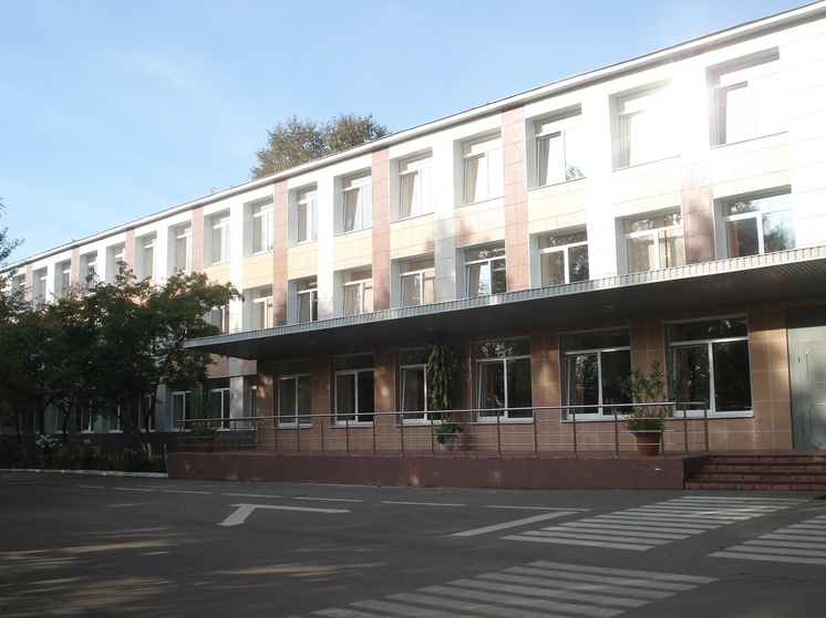 В подмосковной деревне затопило школу из-за старой кровли