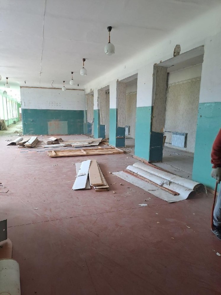Новосибирцы начали двухлетний капремонт в сельской школе Томской области