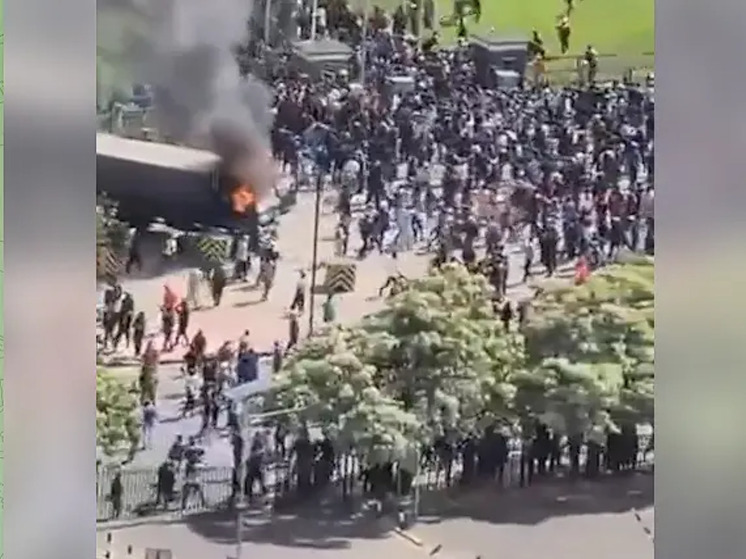 Citizen TV: протестующие в столице Кении подожгли здание городского совета