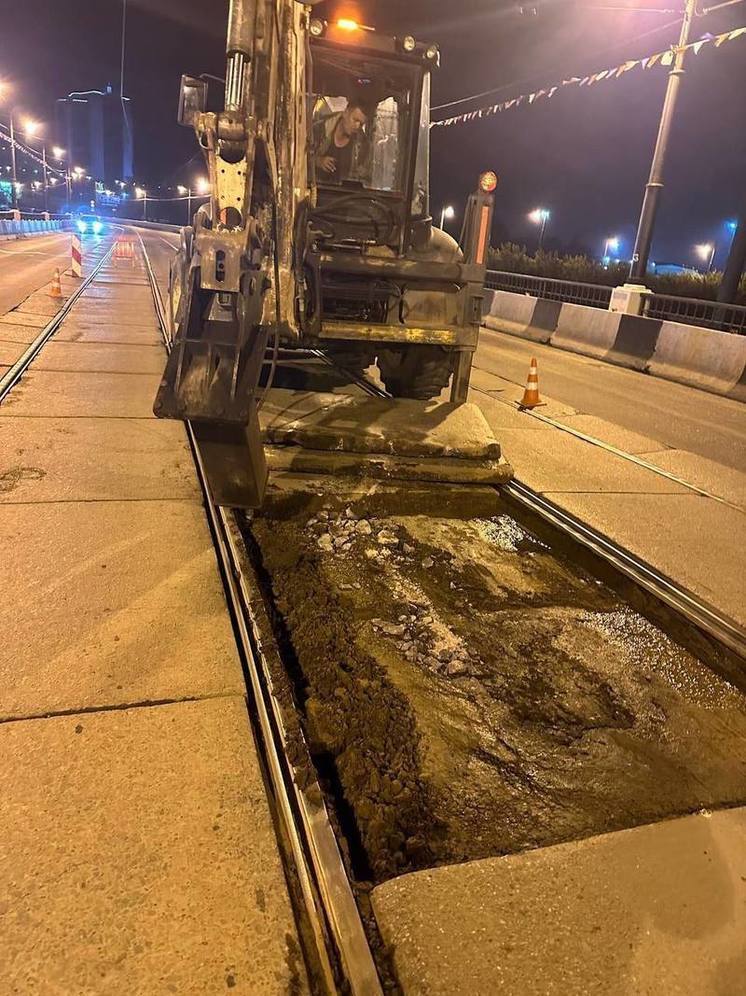 В Иркутске продолжается покрытие дорог и мостов
