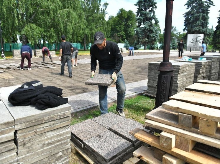 Ярославцы с грустью констатируют, что «плиточная болезнь» в городе неизлечима