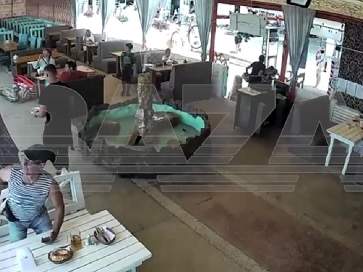 В сети появились кадры из кафе в Севастополе во время обстрела ВСУ