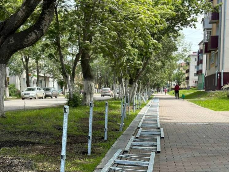 В Углегорске устанавливают ограждение для безопасности пешеходов